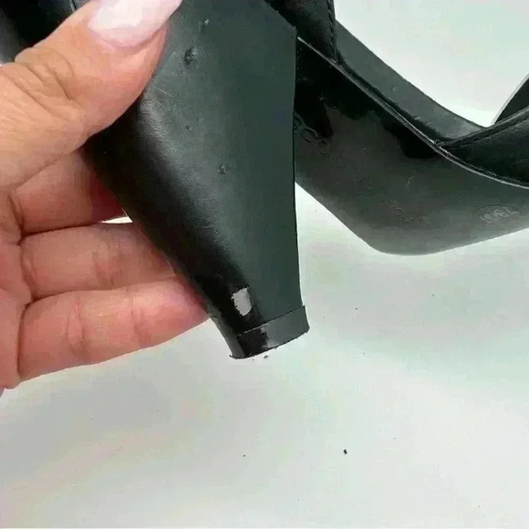 BCBGeneration Vintage Black Heels Sz 7 - Picture 9 of 16